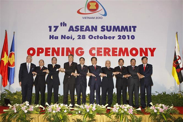 Vietnam actively contributes to establishment of ASEAN community