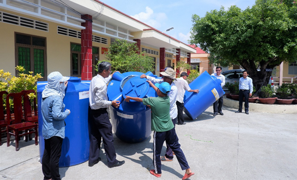 2 hệ thống lọc nước nhiễm mặn tặng người dân Tiền Giang