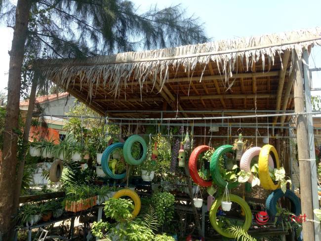 Biến rác biển thành đồ dùng hữu ích, chàng trai kiếm hàng chục triệu/tháng