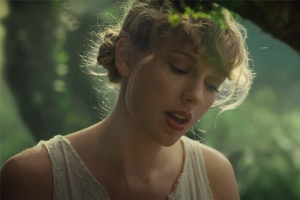 Diện mạo mới ấn tượng của Taylor Swift