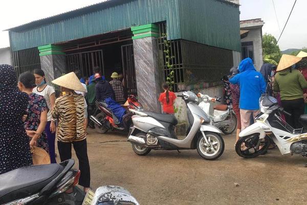 Mẹ khóa trái cửa, tẩm xăng đốt ba người con để tự sát ở Hà Tĩnh