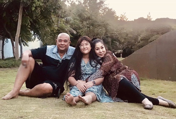 NSND Hồng Vân bình yên bên chồng Lê Tuấn Anh và con gái