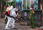 Phong tỏa con ngõ ở Hoàng Hoa Thám do cụ ông nhiễm Covid-19