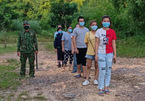 Tám người lội sông nhập cảnh trái phép từ nước ngoài về Việt Nam