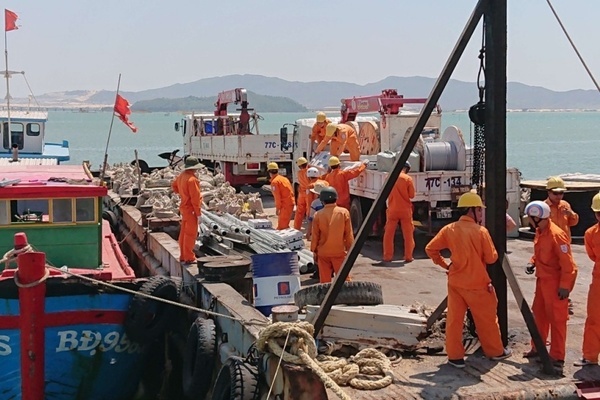 Hoàn thành rải 10 km cáp ngầm đáy biển cấp điện cho Cù Lao Xanh