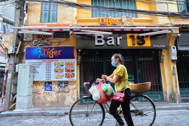 Hanoi orders closure of bars, karaoke venues and roadside stalls