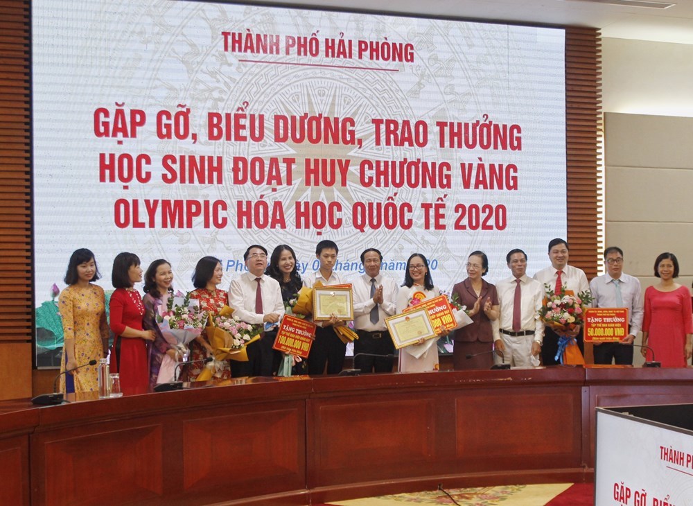 Nam sinh giành HCV Vàng Olympic Hóa học được thưởng 500 triệu đồng