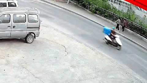 Clip giải cứu 2 cô gái, kẻ cướp điện thoại choáng váng 'nóng' nhất MXH tuần qua