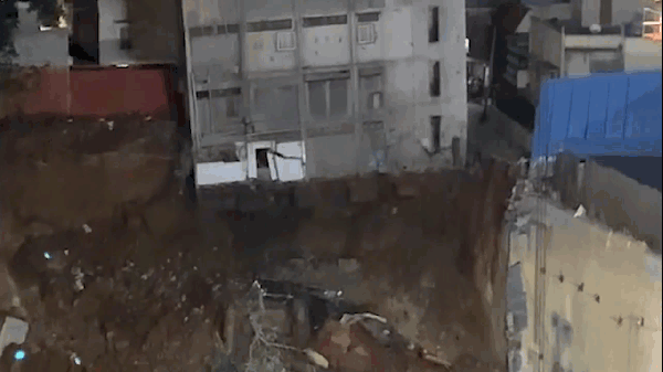 Clip giải cứu 2 cô gái, kẻ cướp điện thoại choáng váng 'nóng' nhất MXH tuần qua