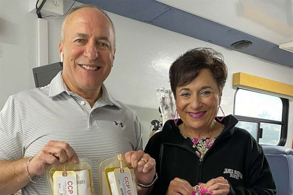 Cặp vợ chồng hiến huyết tương cứu 68 người nhiễm Covid-19