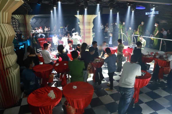Hơn 100 người tụ tập trong quán bar, 22 người dương tính ma túy