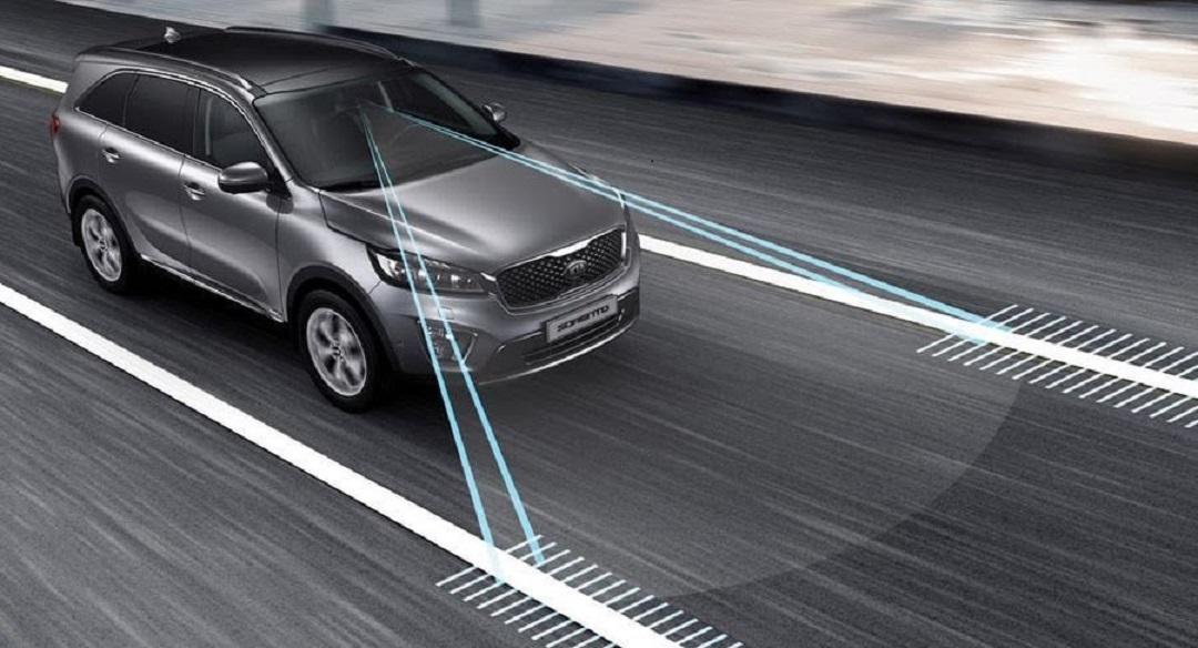 Những công nghệ an toàn cứu cánh cho lái xe trong mùa mưa