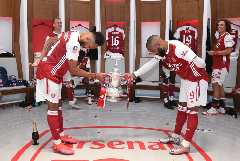 Arsenal rao bán những người hùng vừa vô địch FA Cup
