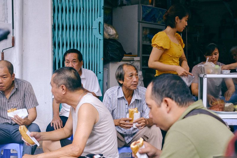 Hàng bánh mì Hà Nội từ thời bao cấp, bán 400 chiếc/ngày, giá chỉ 10 nghìn