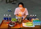 Sinh nhật đặc biệt của nữ điều dưỡng trong khu cách ly ở Đà Nẵng