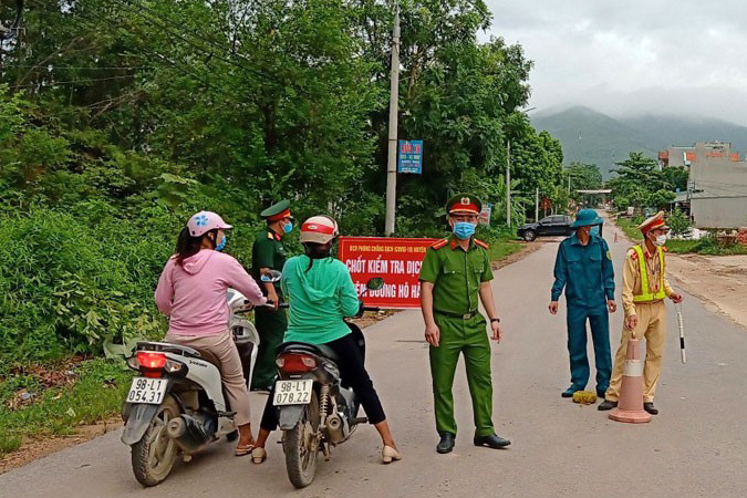 Bắc Giang phong tỏa 3 thôn vì 2 người nghi nhiễm Covid-19