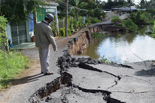 Dong Thap faces increasing river erosion