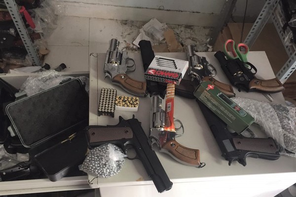 Kho vũ khí trong 2 căn nhà của nhóm thanh niên ở Sài Gòn