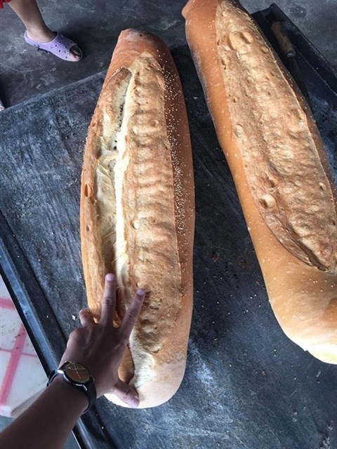 3-kg bread in An Giang among world's weirdest foods