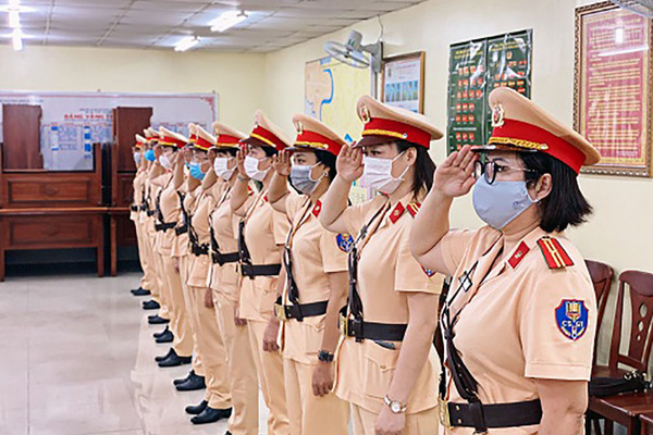 Ra mắt đội hình nữ CSGT dẫn đoàn chính khách ở TP.HCM