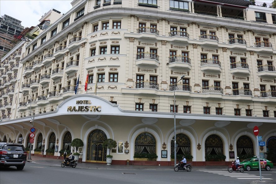 Giá khách sạn 5 sao rẻ bèo, dân Sài Gòn vào 1 đêm cho biết