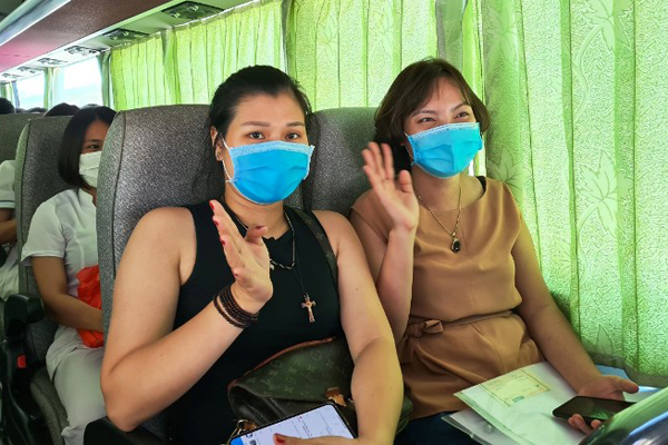 Nữ điều dưỡng Phú Thọ chia tay con gái nhỏ để vào vùng dịch Quảng Nam