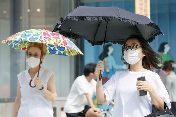 Nhật chật vật chống Covid-19, Anh thu hồi hàng loạt bộ xét nghiệm