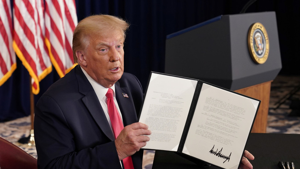 Ông Trump ký nhiều sắc lệnh hỗ trợ người thất nghiệp