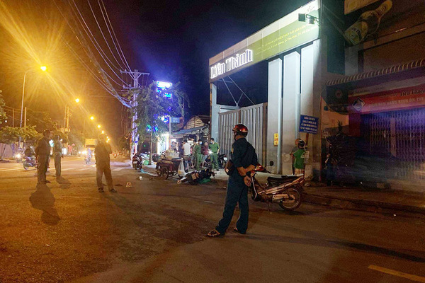 Hỗn chiến đông người, hai anh em bị chém trọng thương