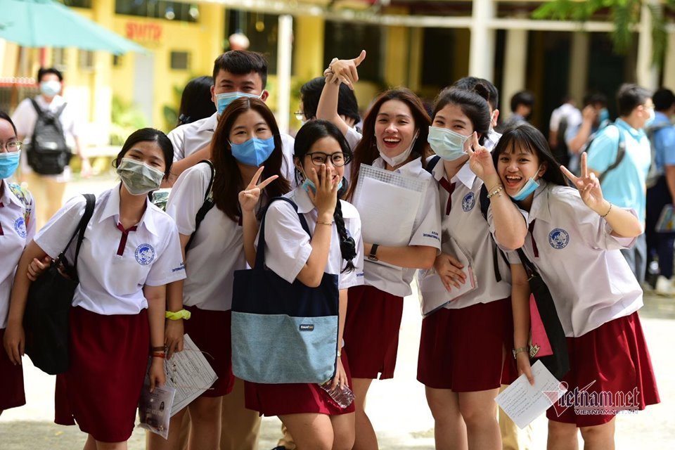 Sĩ tử vui vẻ, phấn chấn sau ngày thi đầu tiên