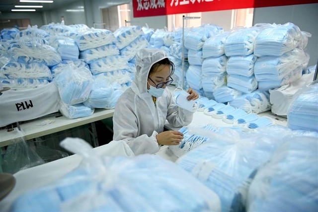 Hàng chục vạn nhà máy khẩu trang mọc lên như nấm, giờ chật vật tồn tại