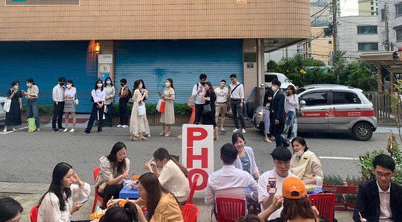 Quán vỉa hè Việt Nam 'mọc' lên giữa Seoul: Ghế nhựa, phở gà, cafe sữa đá Quan-via-he-vn-o-han-5