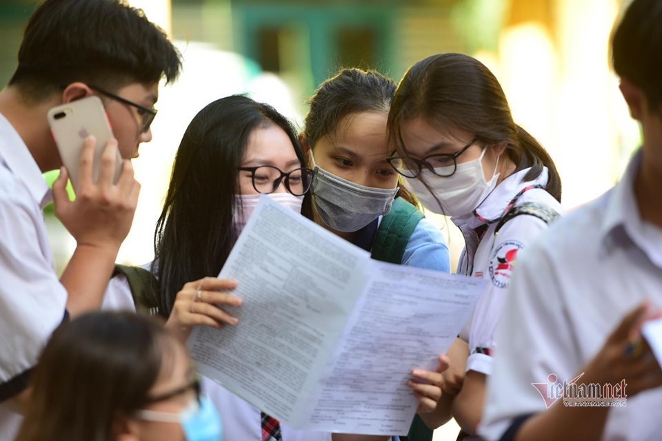 Vì sao điểm chuẩn vào đại học có thể tăng mạnh?