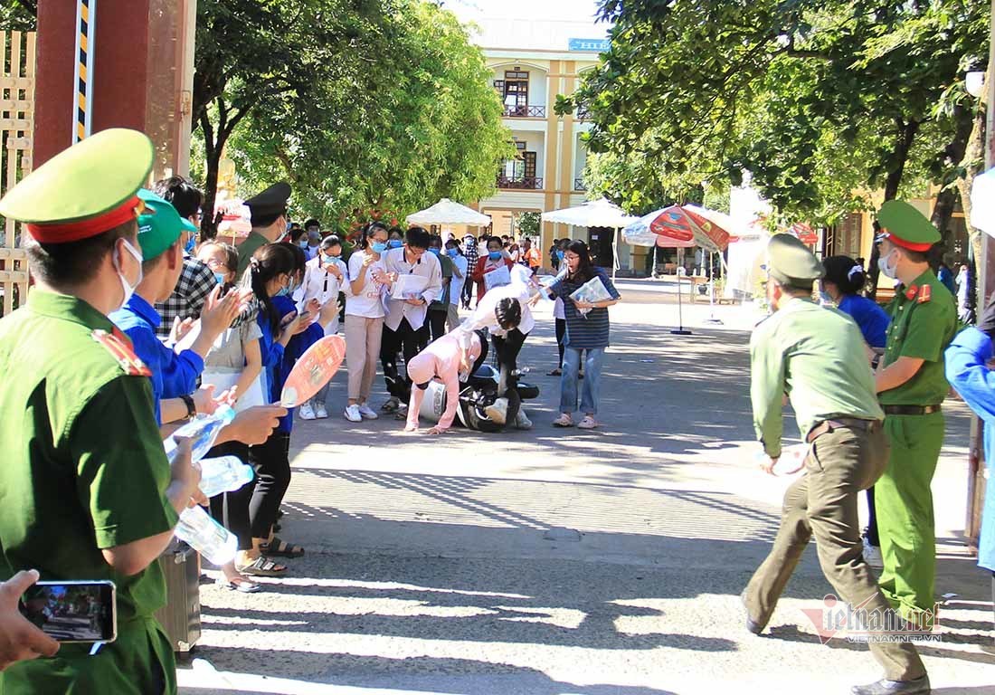 Con riêng của chồng bí mật cho mẹ ghẻ uống thuốc tránh thai