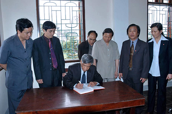 Nguyên Tổng bí thư Lê Khả Phiêu: Chẳng ai bảo vệ mình tốt bằng nhân dân