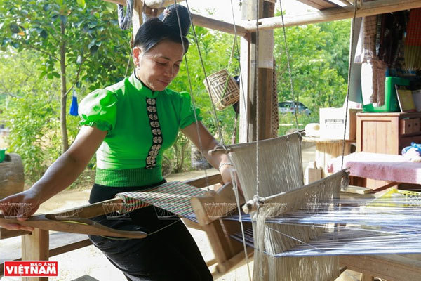 Thai ethnic people’s traditional brocade weaving