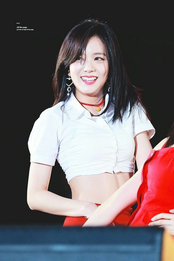 Cơ bụng số 11 hoàn hảo của Jisoo nhóm Blackpink