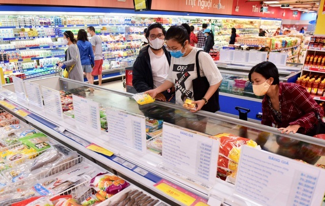 HCM City: supermarkets slash food prices amid Covid-19