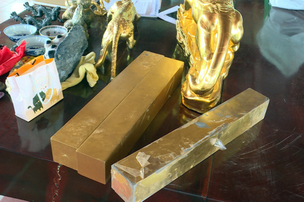 'Nhà ngoại cảm' đúc 27 tấn vàng giả để đi lừa đảo