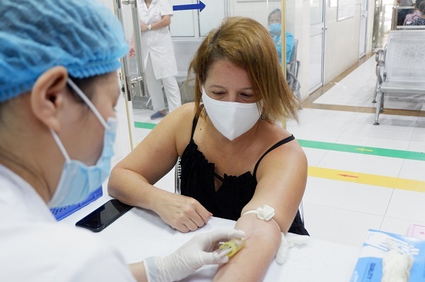 Người nước ngoài đầu tiên hiến huyết tương ở Việt Nam