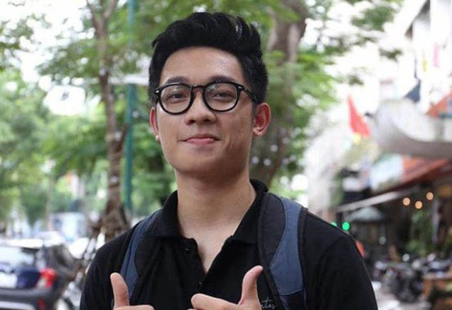 Nam sinh điển trai thu hút sự chú ý trong kỳ thi tốt nghiệp THPT