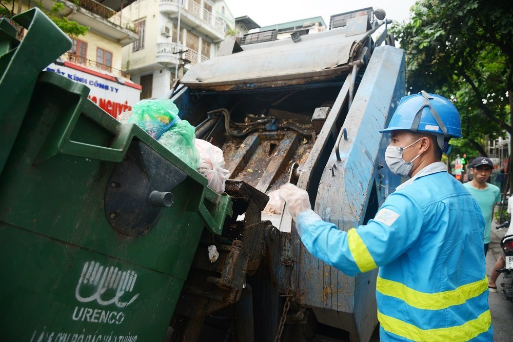 Vietnam warned of failing to implement domestic solid waste treatment plan