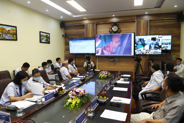 Điều hành mổ tim từ xa ở thời 'Telephone' và thời 'Telehealth'