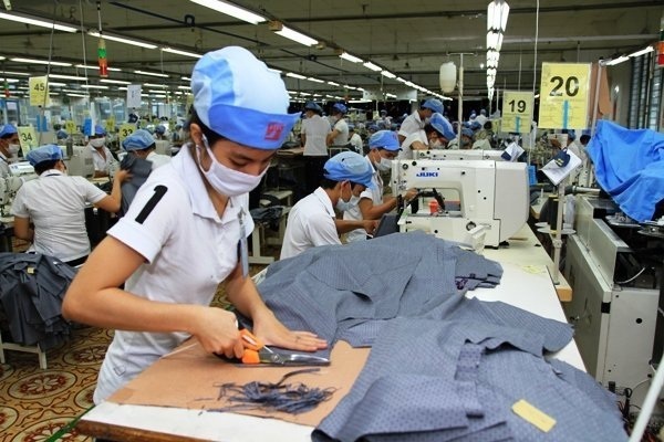 Không đồng ý cắt chức, giảm lương, công ty có quyền chấm dứt HĐLĐ?