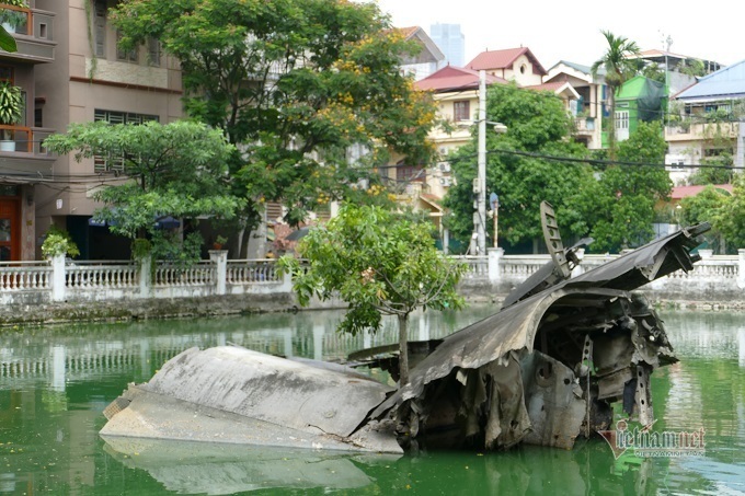 Untold stories about wreckage of a B52 bomber in Hanoi’s lake