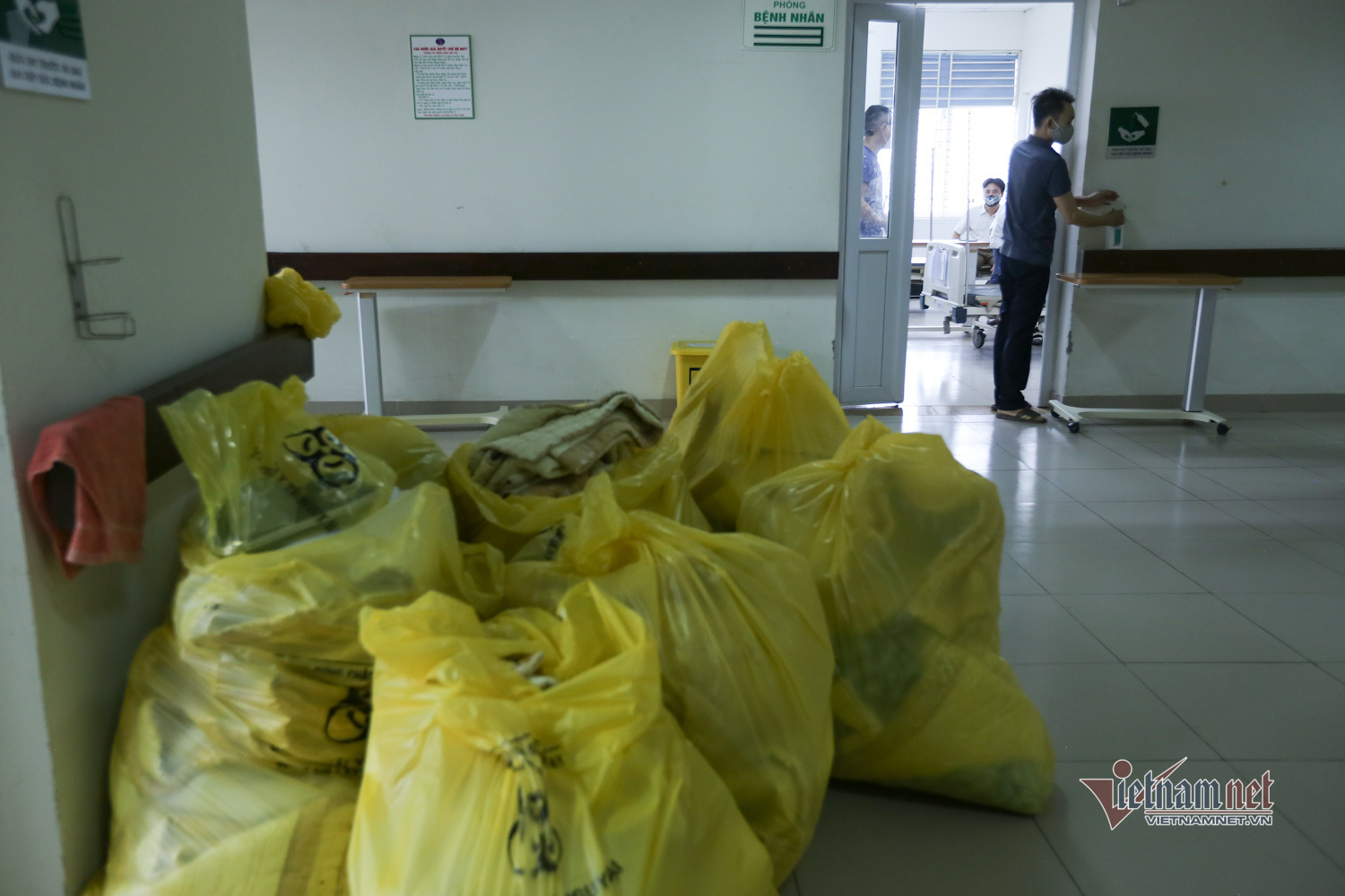 Ảnh ngày hết cách ly của 183 người về từ Guinea Xích Đạo