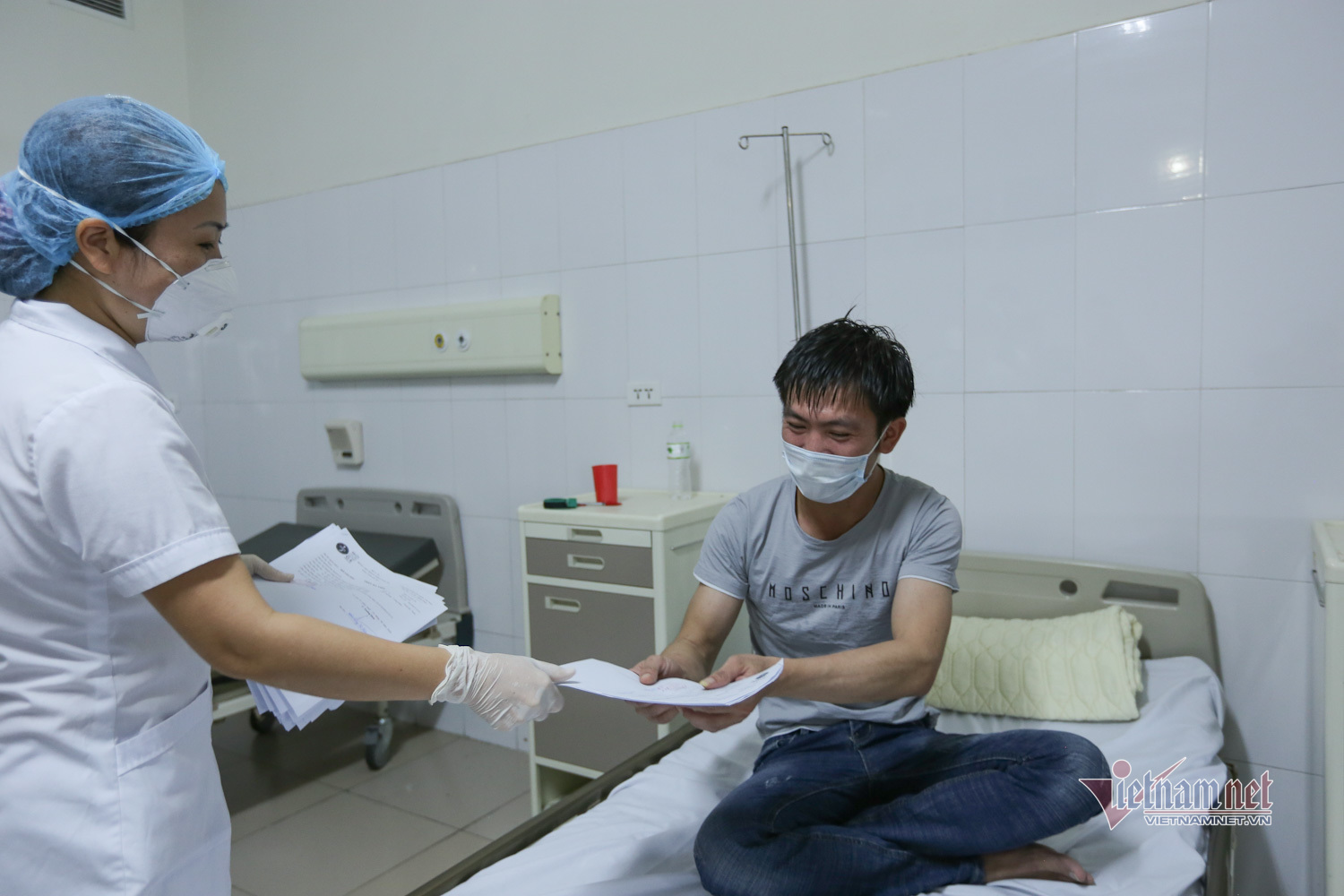 Ảnh ngày hết cách ly của 183 người về từ Guinea Xích Đạo