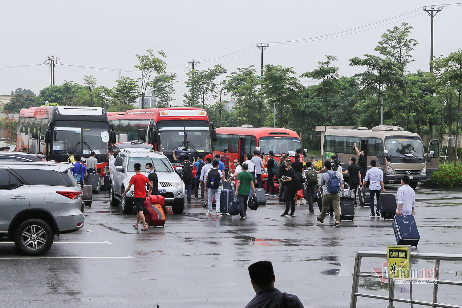 Ảnh ngày hết cách ly của 183 người về từ Guinea Xích Đạo