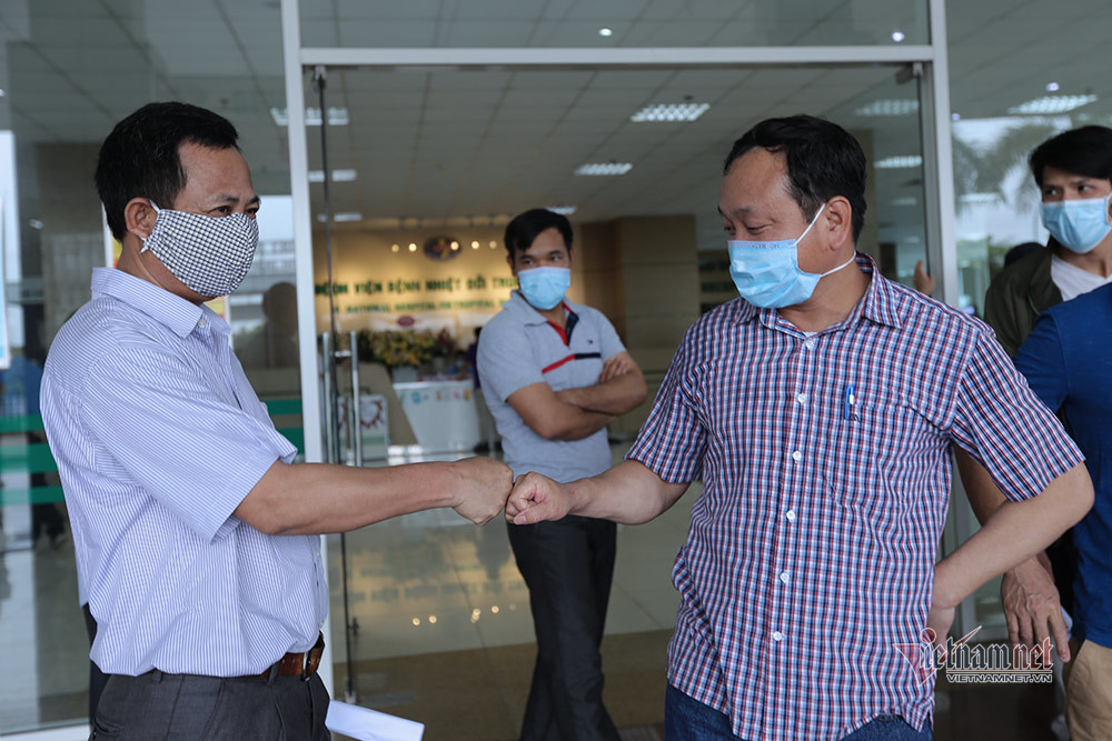 Ảnh ngày hết cách ly của 183 người về từ Guinea Xích Đạo