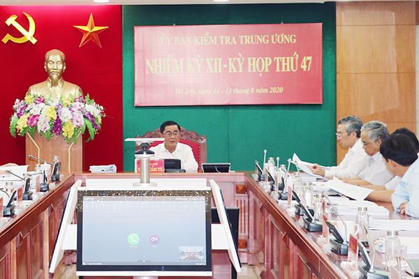 Two high-ranking military officers disciplined